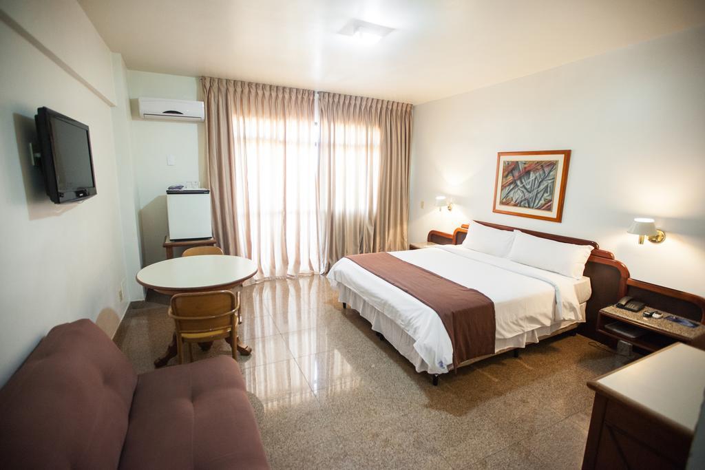 Dimas Lessa Hotel Montes Claros Esterno foto