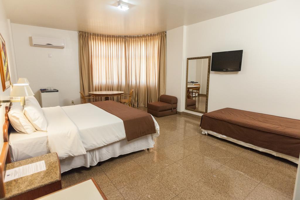 Dimas Lessa Hotel Montes Claros Esterno foto