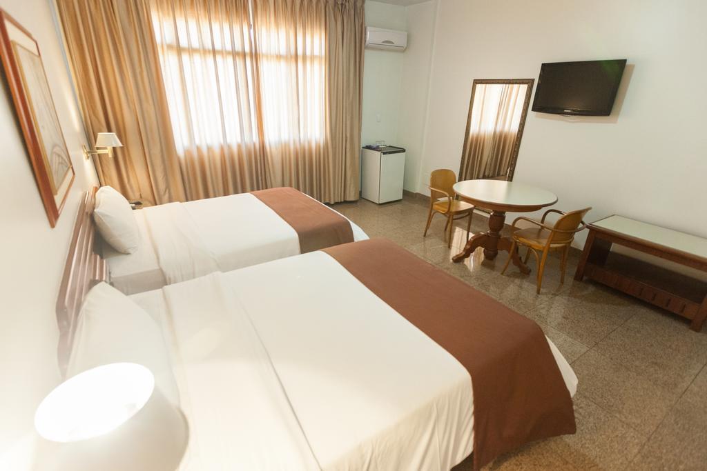 Dimas Lessa Hotel Montes Claros Esterno foto