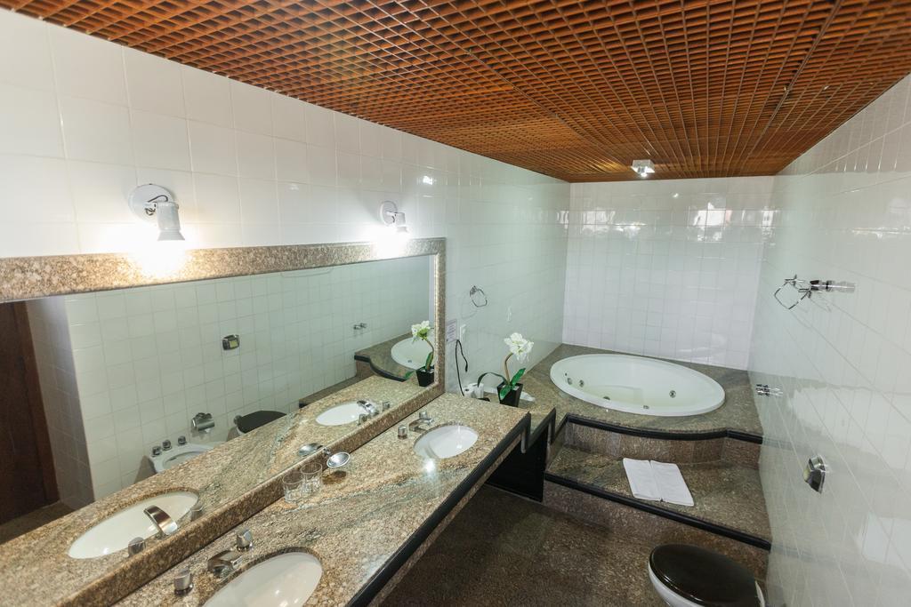 Dimas Lessa Hotel Montes Claros Esterno foto
