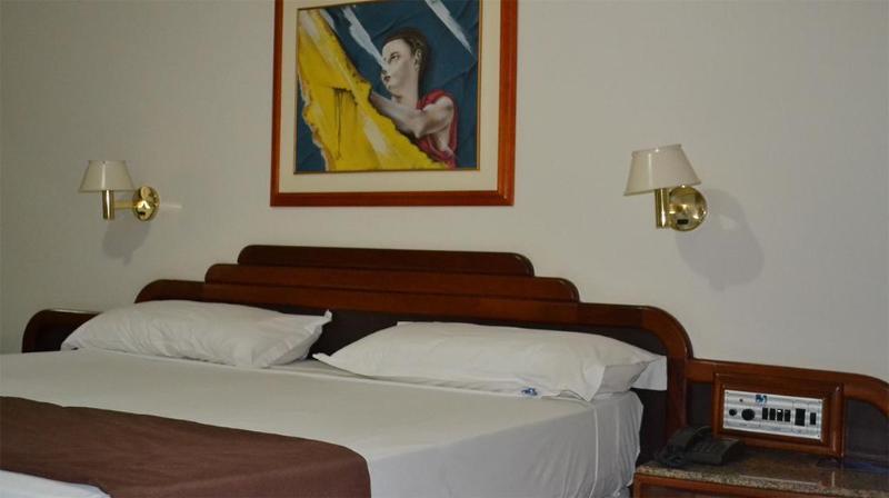 Dimas Lessa Hotel Montes Claros Esterno foto